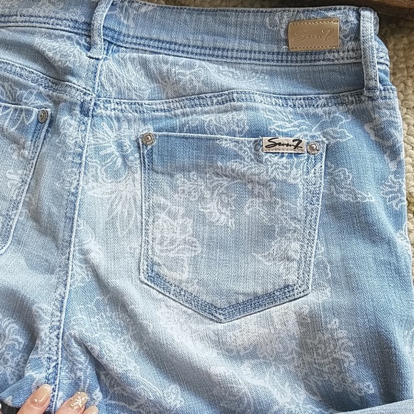 Seven7 Pattern Shorts - Picture 3 of 4